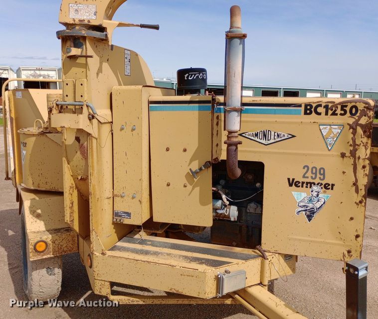image for item NU9840 1999 Vermeer  BC1250A wood chipper