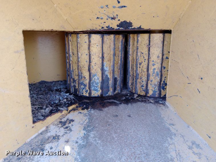 image for item NU9840 1999 Vermeer  BC1250A wood chipper