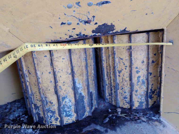 image for item NU9840 1999 Vermeer  BC1250A wood chipper