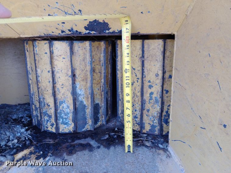 image for item NU9840 1999 Vermeer  BC1250A wood chipper