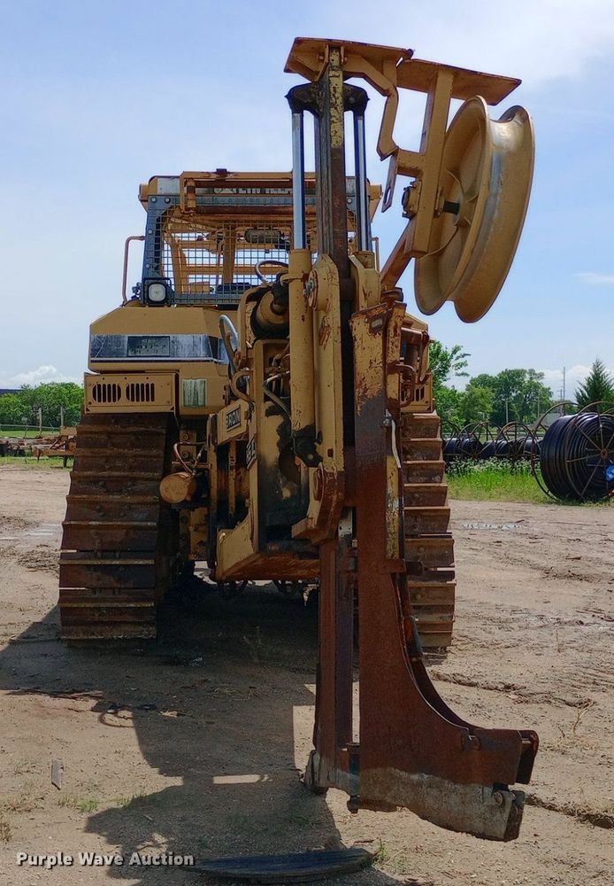 image for item NU9841 1999 Caterpillar D8R cable plow