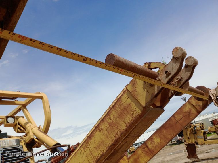 image for item NU9841 1999 Caterpillar D8R cable plow