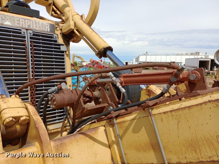 image for item NU9841 1999 Caterpillar D8R cable plow