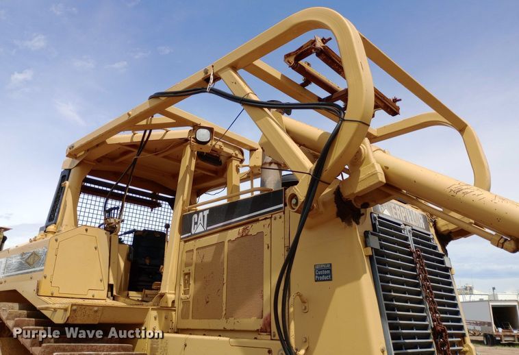 image for item NU9841 1999 Caterpillar D8R cable plow