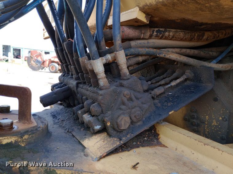 image for item NU9841 1999 Caterpillar D8R cable plow