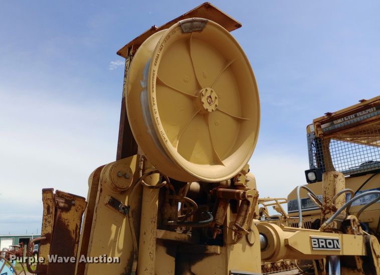 image for item NU9841 1999 Caterpillar D8R cable plow