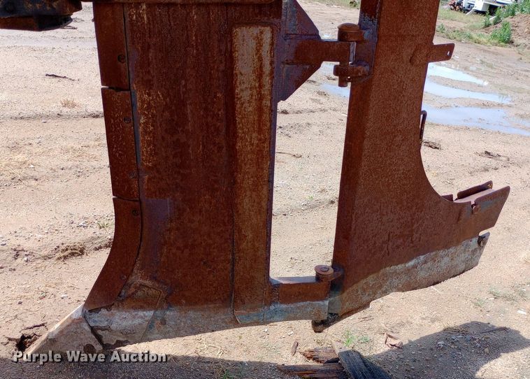 image for item NU9841 1999 Caterpillar D8R cable plow