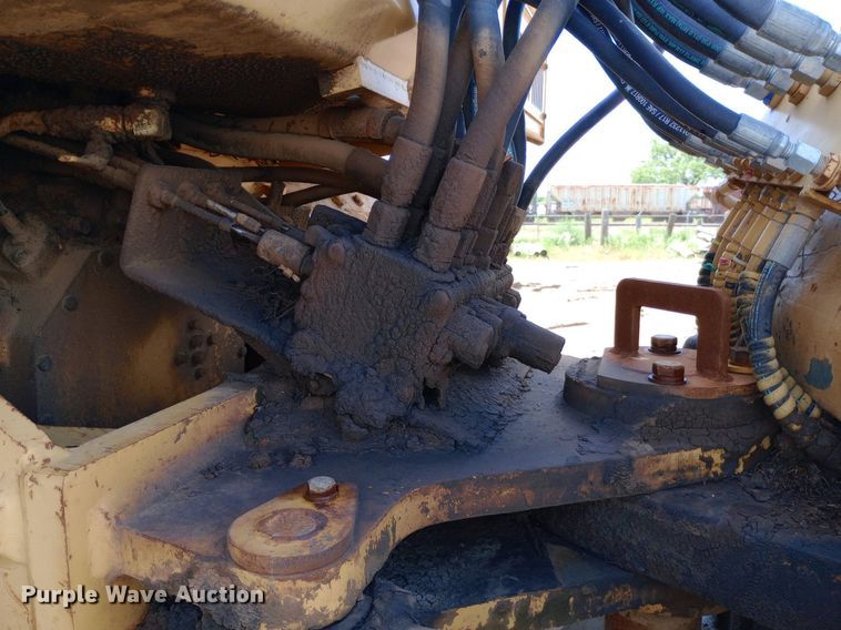 image for item NU9841 1999 Caterpillar D8R cable plow