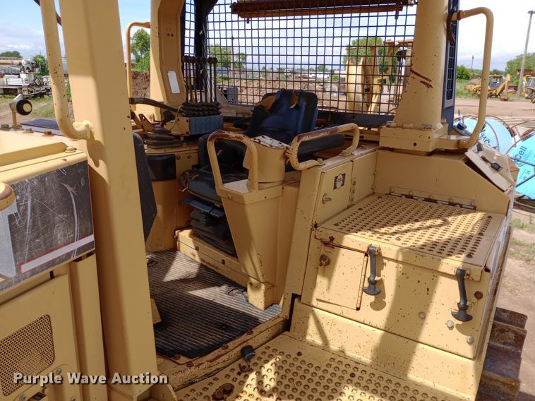 image for item NU9841 1999 Caterpillar D8R cable plow