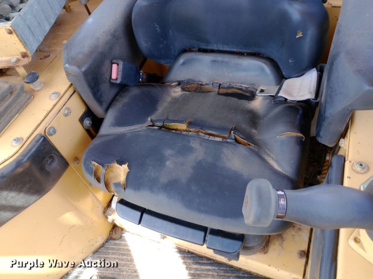 image for item NU9841 1999 Caterpillar D8R cable plow