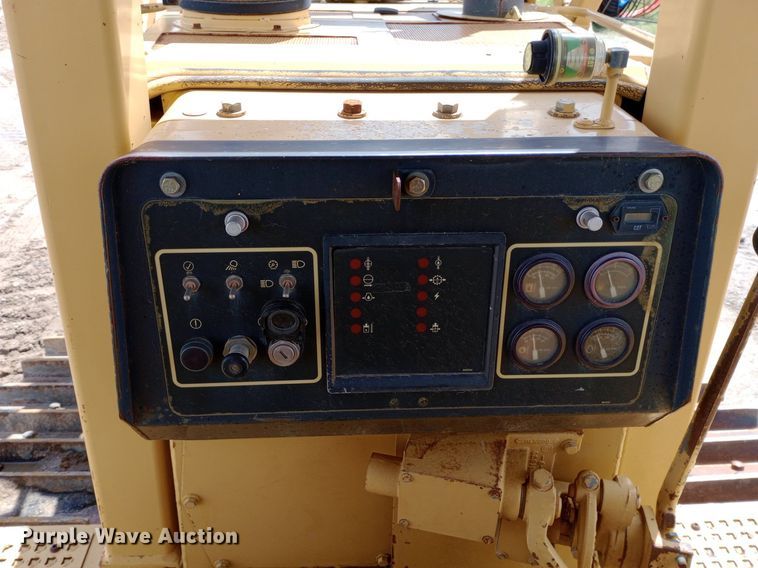 image for item NU9841 1999 Caterpillar D8R cable plow