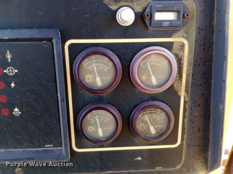 image for item NU9841 1999 Caterpillar D8R cable plow