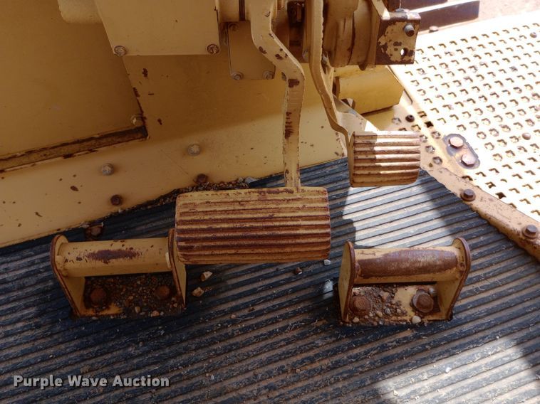 image for item NU9841 1999 Caterpillar D8R cable plow