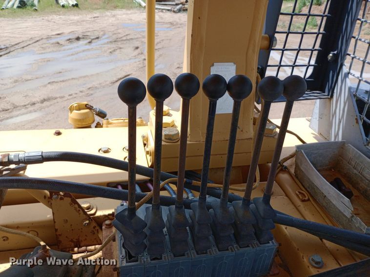 image for item NU9841 1999 Caterpillar D8R cable plow