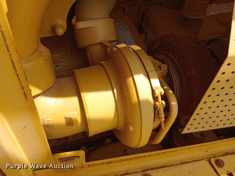 image for item NU9841 1999 Caterpillar D8R cable plow