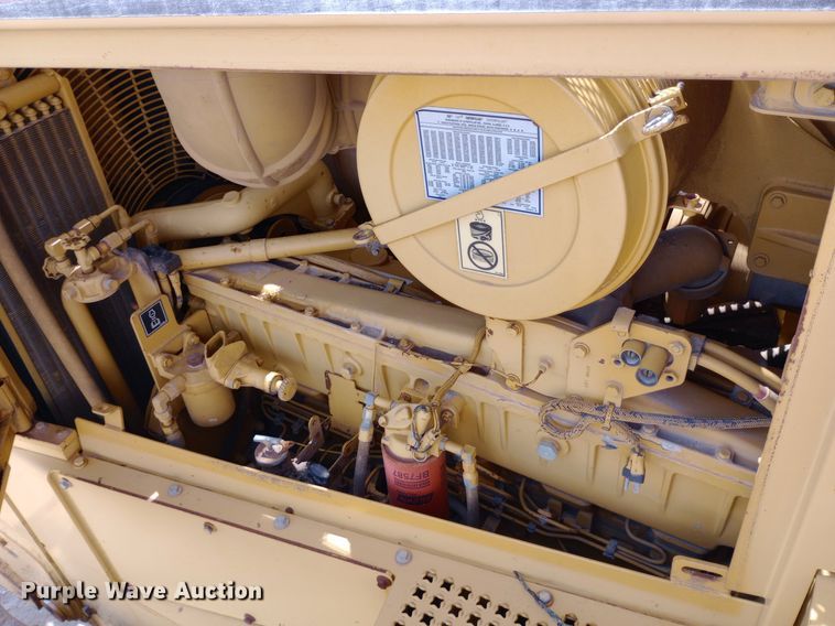 image for item NU9841 1999 Caterpillar D8R cable plow