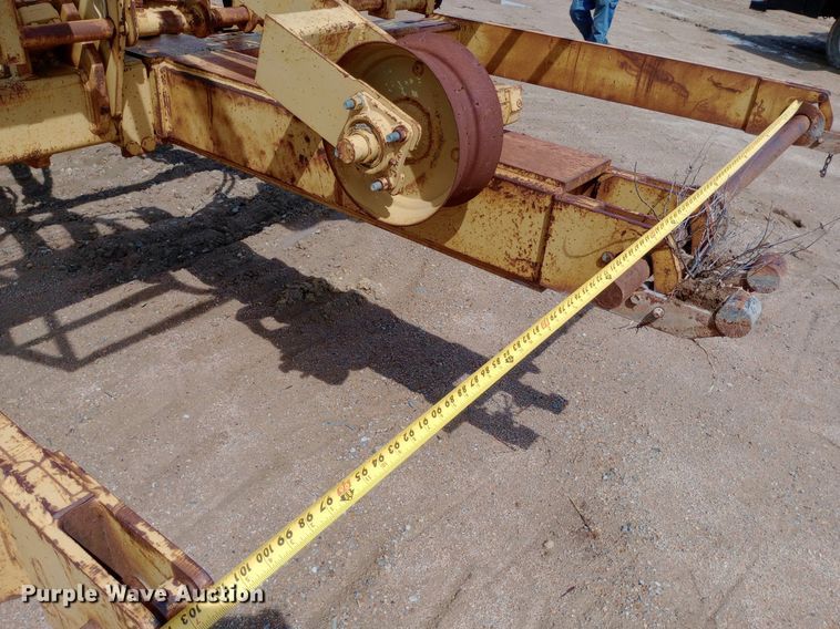 image for item NU9842 2001 Caterpillar D8R cable plow