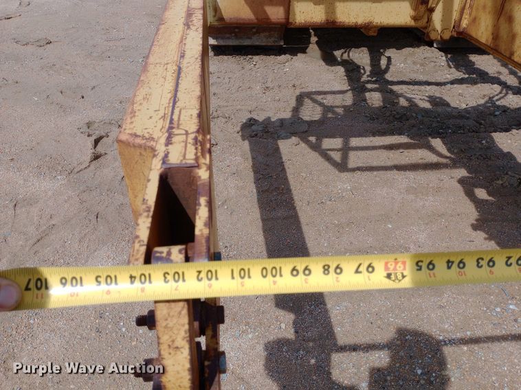 image for item NU9842 2001 Caterpillar D8R cable plow