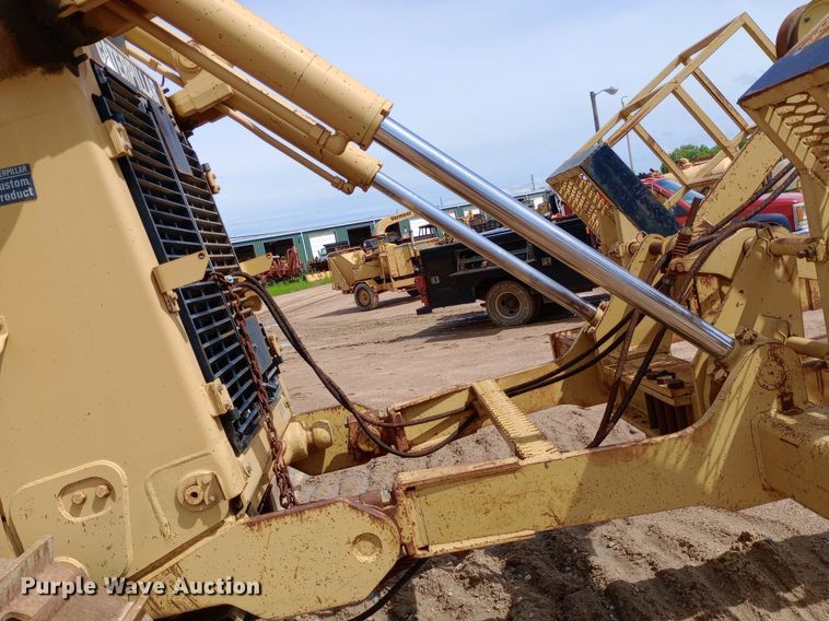 image for item NU9842 2001 Caterpillar D8R cable plow