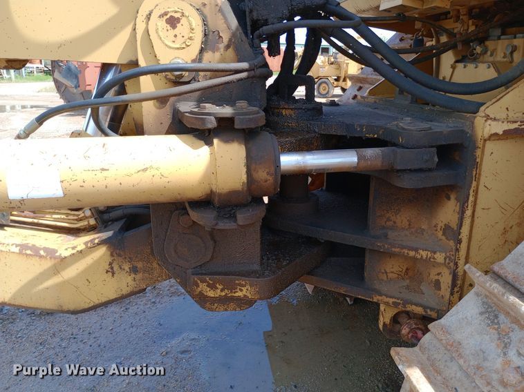 image for item NU9842 2001 Caterpillar D8R cable plow