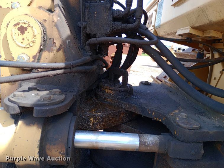 image for item NU9842 2001 Caterpillar D8R cable plow