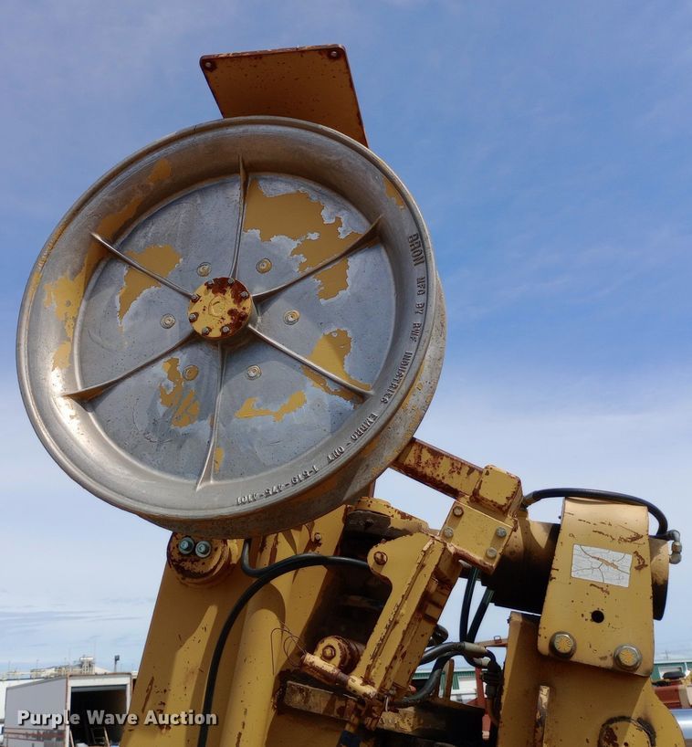 image for item NU9842 2001 Caterpillar D8R cable plow