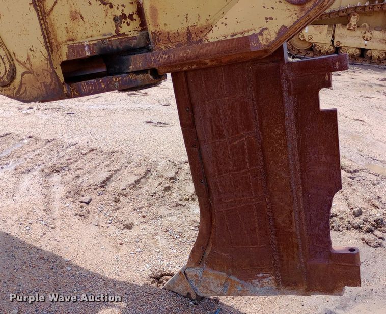 image for item NU9842 2001 Caterpillar D8R cable plow