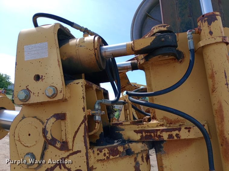 image for item NU9842 2001 Caterpillar D8R cable plow