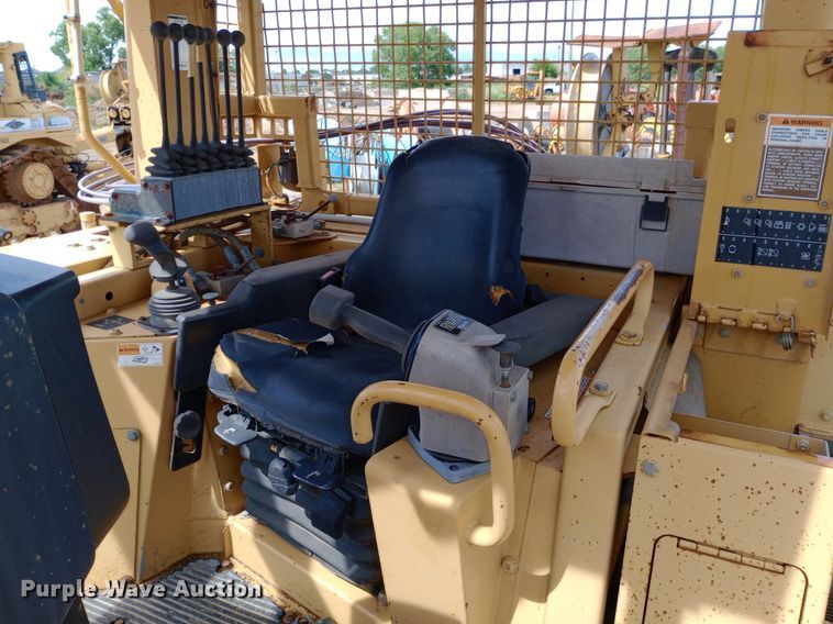 image for item NU9842 2001 Caterpillar D8R cable plow