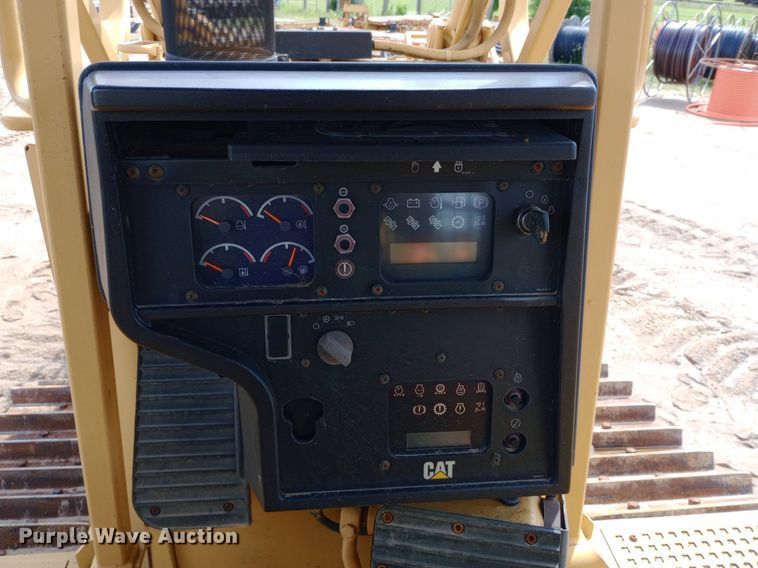 image for item NU9842 2001 Caterpillar D8R cable plow