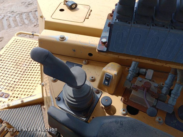 image for item NU9842 2001 Caterpillar D8R cable plow