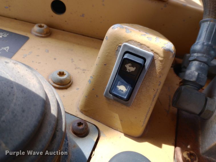 image for item NU9842 2001 Caterpillar D8R cable plow