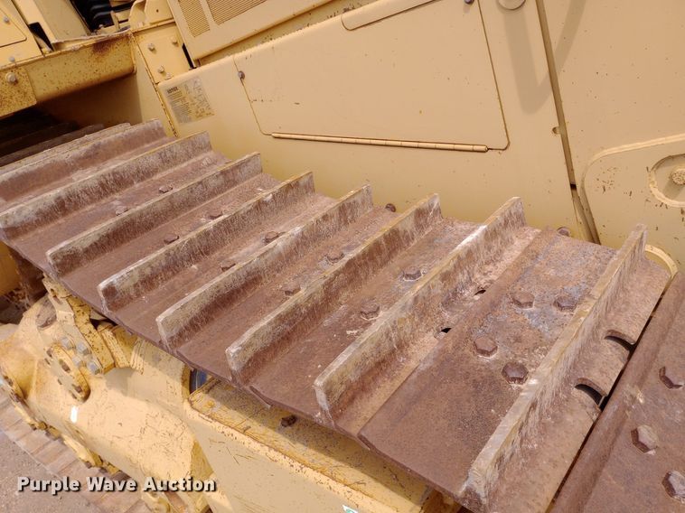 image for item NU9842 2001 Caterpillar D8R cable plow