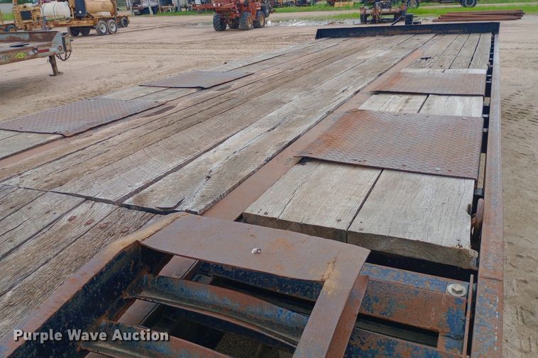 image for item NU9849 2005 Redi Haul equipment trailer