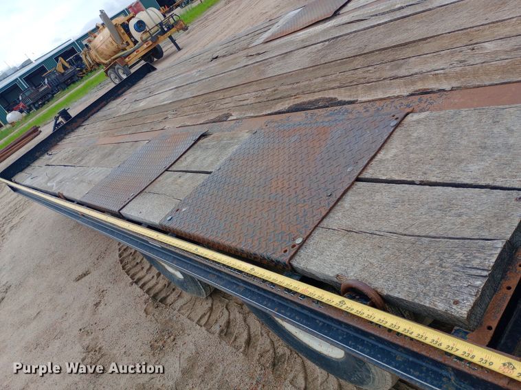 image for item NU9849 2005 Redi Haul equipment trailer