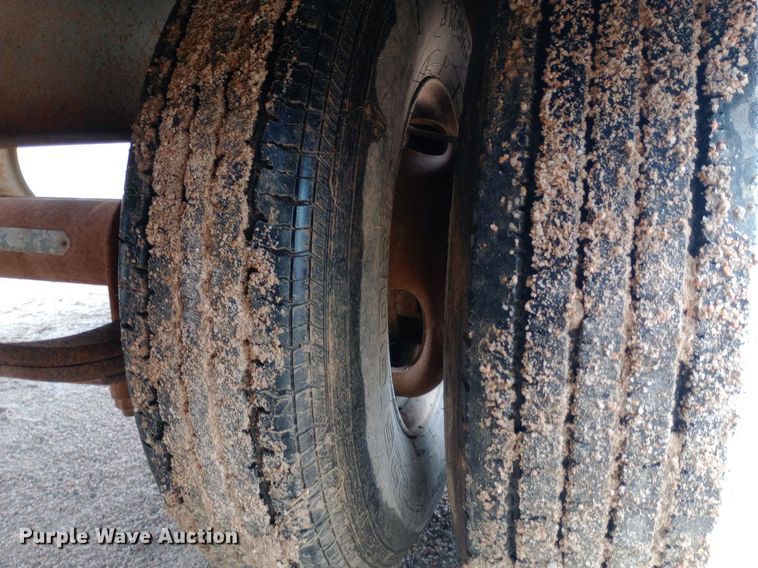 image for item NU9851 1998 Interstate 18DT equipment trailer