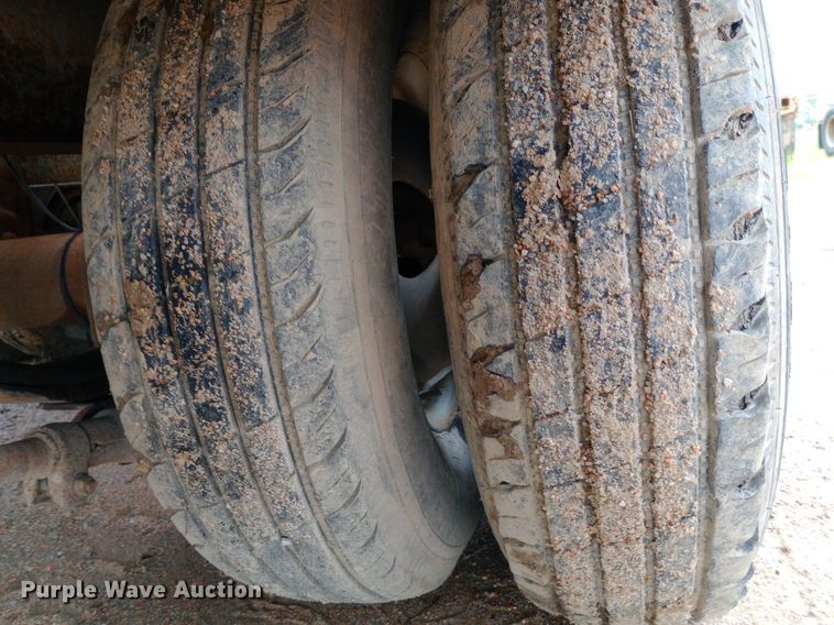 image for item NU9852 1993 Interstate 20DT equipment trailer