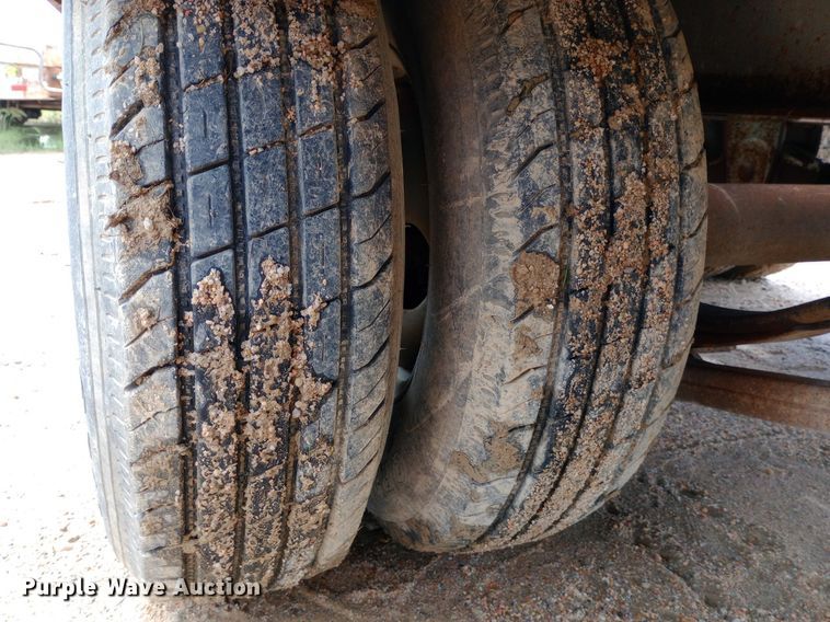 image for item NU9852 1993 Interstate 20DT equipment trailer