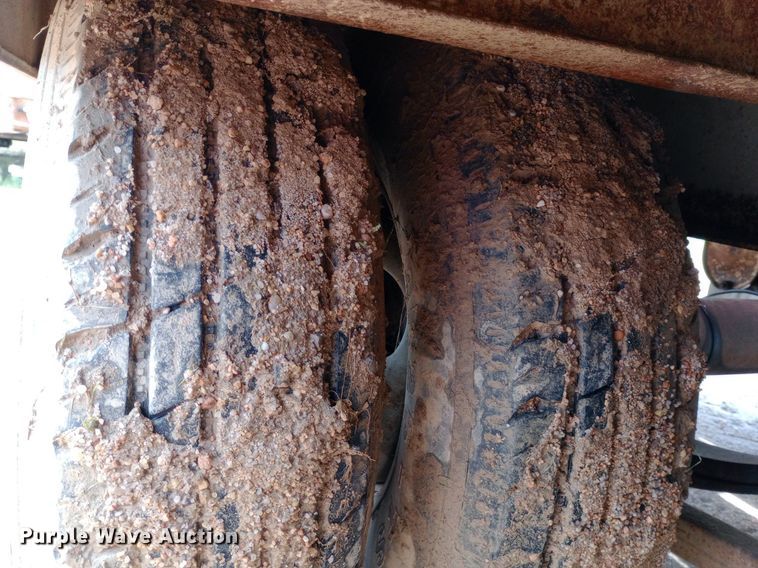 image for item NU9852 1993 Interstate 20DT equipment trailer