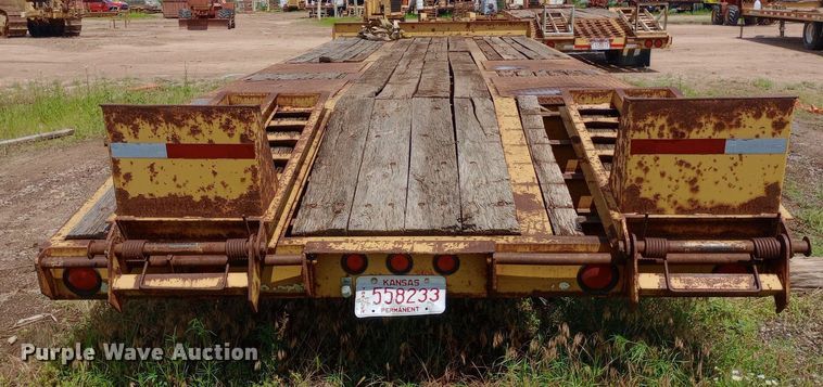 image for item NU9857 1998 Eager Beaver 10HA equipment trailer