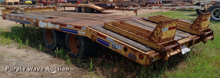 image for item NU9857 1998 Eager Beaver 10HA equipment trailer