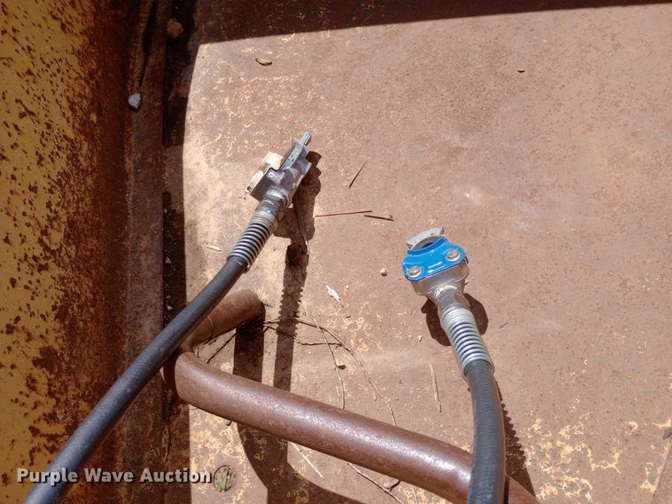 image for item NU9857 1998 Eager Beaver 10HA equipment trailer