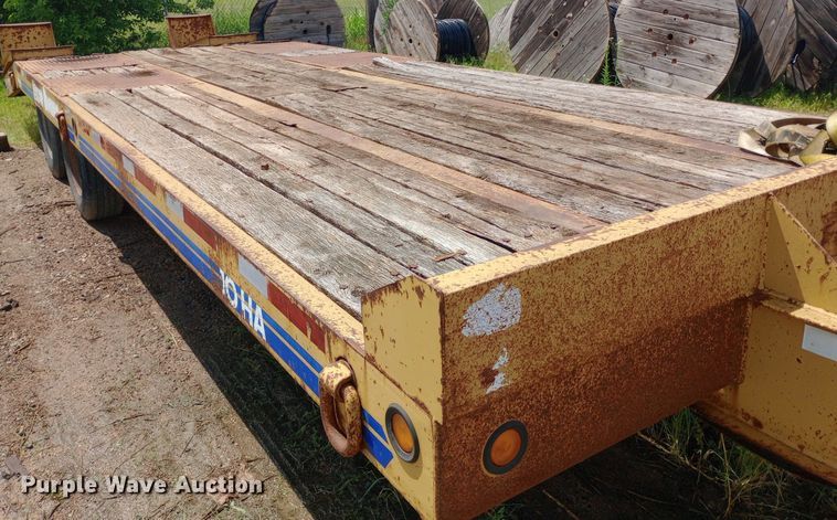 image for item NU9857 1998 Eager Beaver 10HA equipment trailer