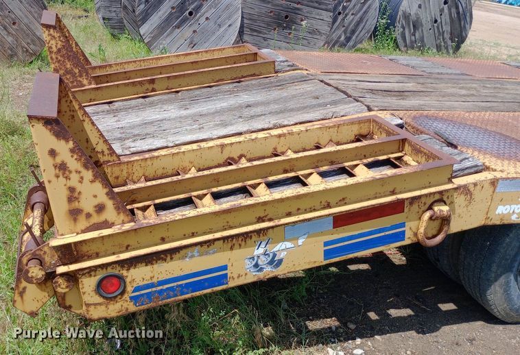 image for item NU9857 1998 Eager Beaver 10HA equipment trailer