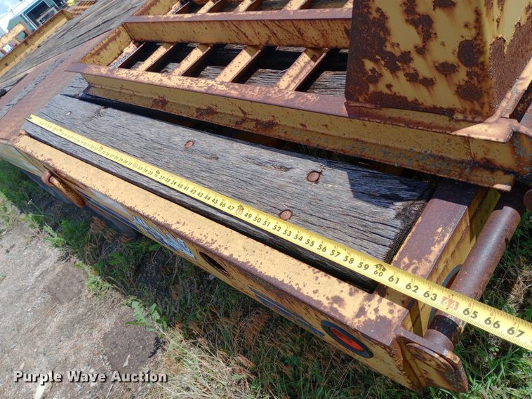 image for item NU9857 1998 Eager Beaver 10HA equipment trailer