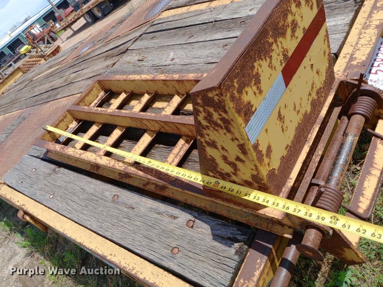 image for item NU9857 1998 Eager Beaver 10HA equipment trailer