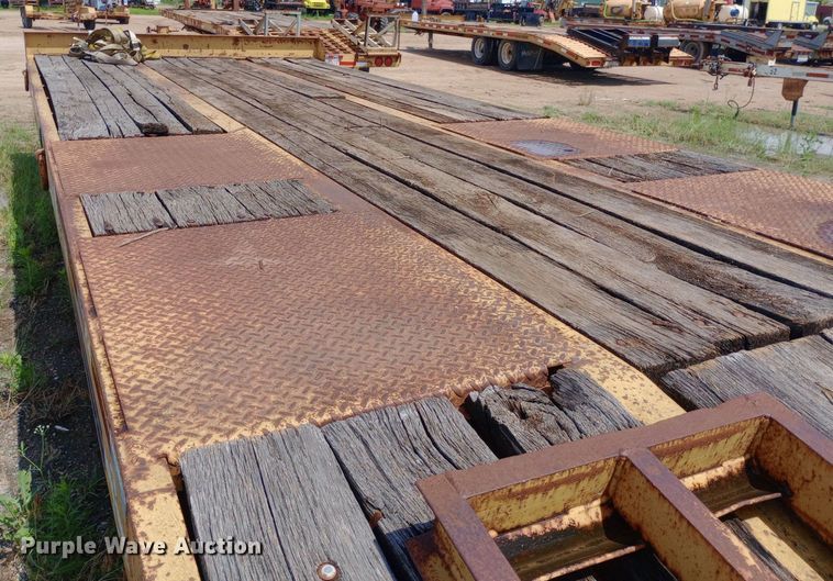 image for item NU9857 1998 Eager Beaver 10HA equipment trailer