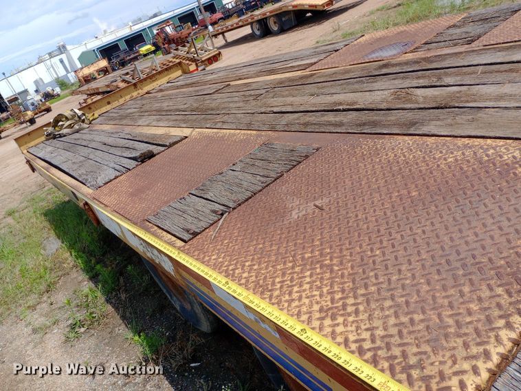 image for item NU9857 1998 Eager Beaver 10HA equipment trailer