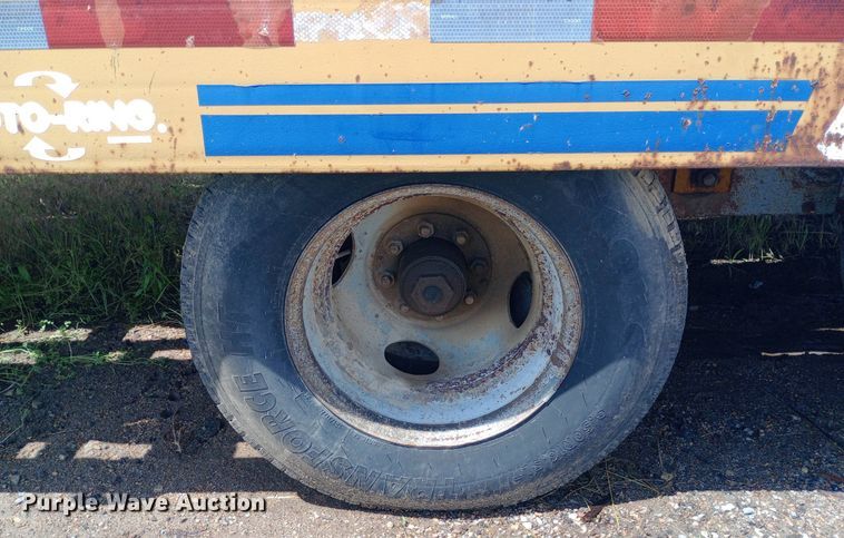 image for item NU9857 1998 Eager Beaver 10HA equipment trailer