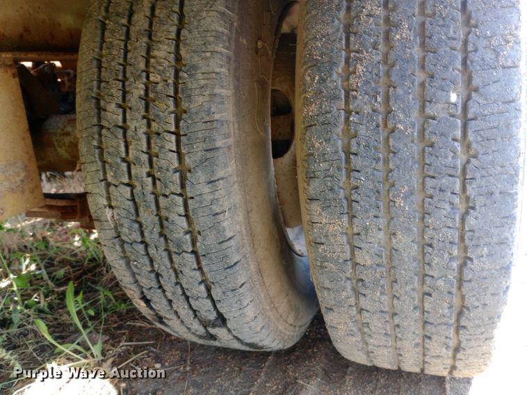 image for item NU9857 1998 Eager Beaver 10HA equipment trailer